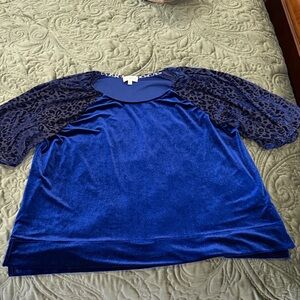 NWOT   Umgee + 
1XL Blue Velvet Top (navy) with animal print “balloon” sleeves.